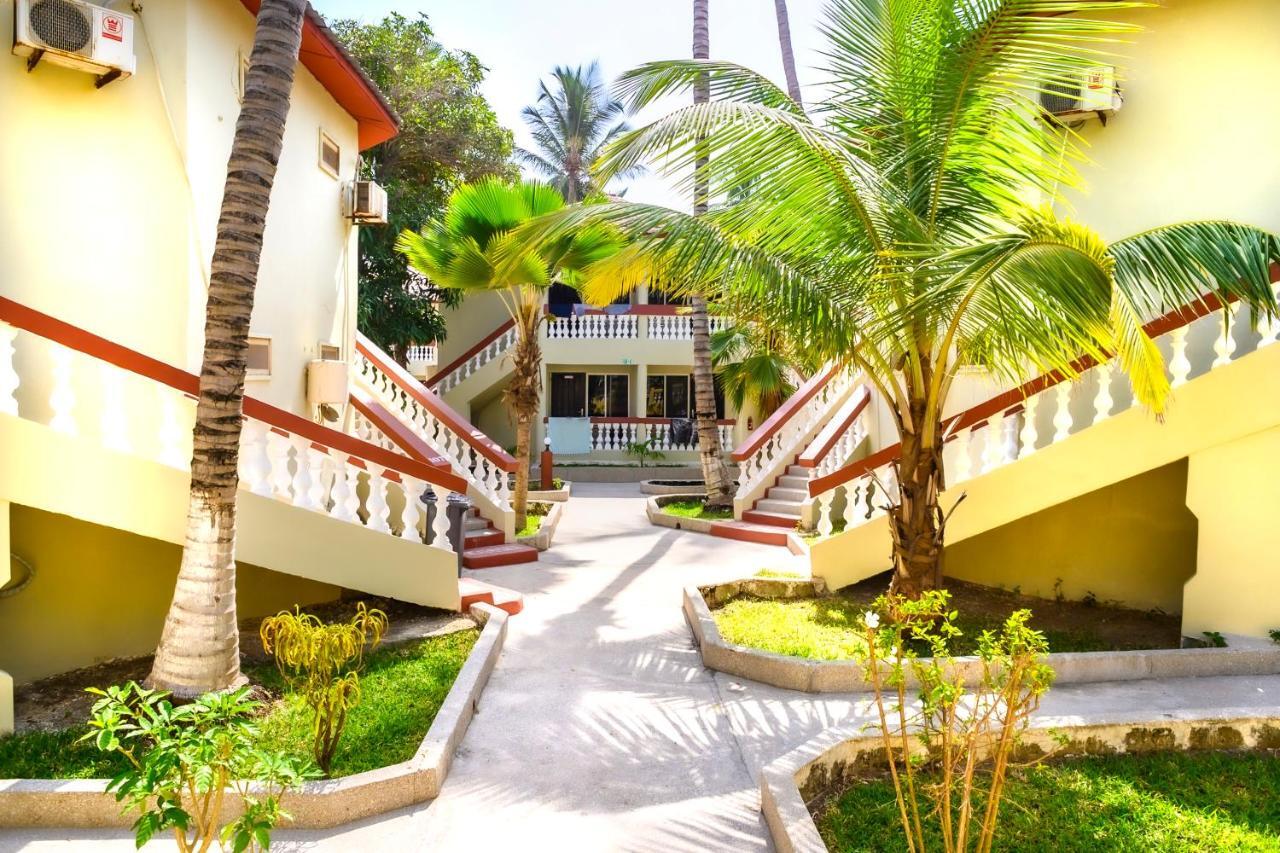 Palm Beach Hotel Kotu Eksteriør billede