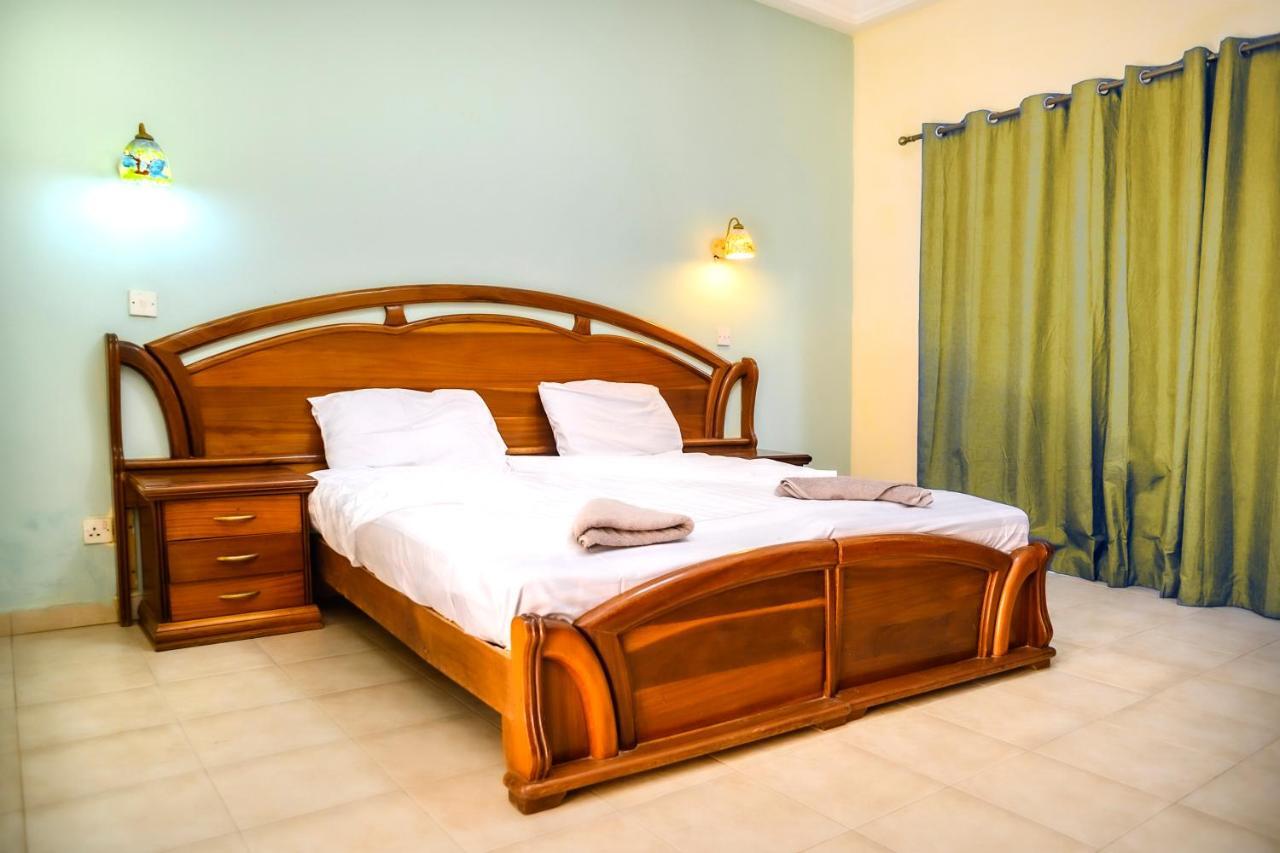 Palm Beach Hotel Kotu Eksteriør billede