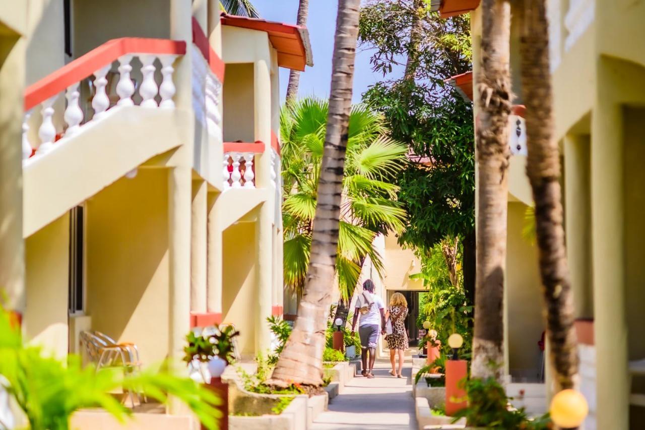 Palm Beach Hotel Kotu Eksteriør billede