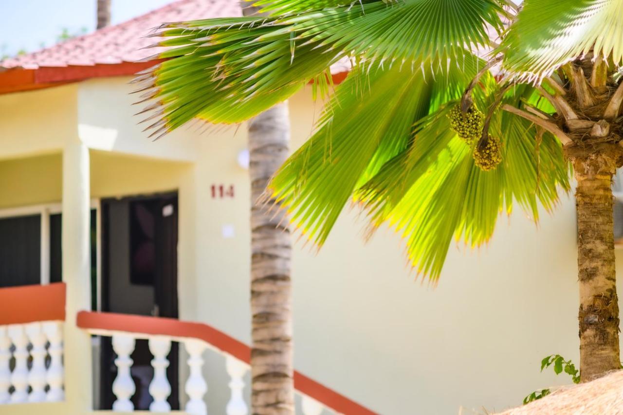 Palm Beach Hotel Kotu Eksteriør billede